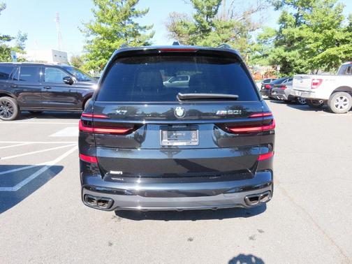 2024 BMW X7 M60i