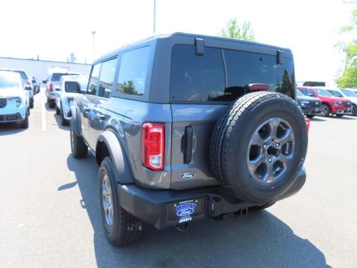 Carbonized Gray Metallic 2026 Ford Bronco Big Bend