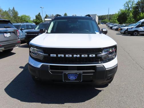 Oxford White 2026 Ford Bronco Sport Outer Banks