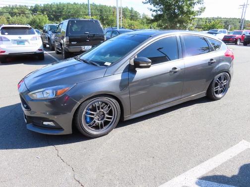 2018 Ford Focus ST Base