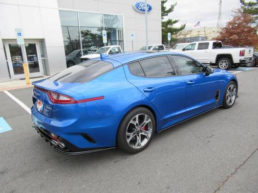 Photo 5 of 32 of 2019 Kia Stinger GT1