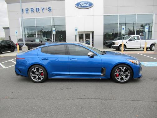 Photo 4 of 32 of 2019 Kia Stinger GT1