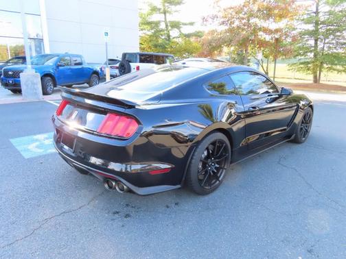 2017 Ford Shelby GT350 Base