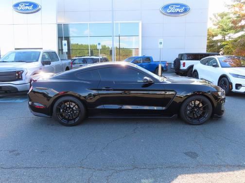 2017 Ford Shelby GT350 Base