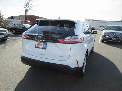 Photo 4 of 16 of 2022 Ford Edge SE