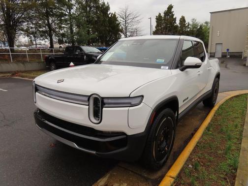 2025 Rivian R1T Adventure Package