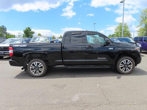 Midnight Black Metallic 2019 Toyota Tundra SR5