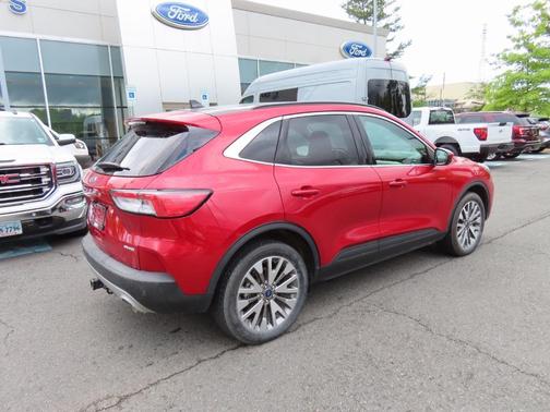 2022 Ford Escape Titanium