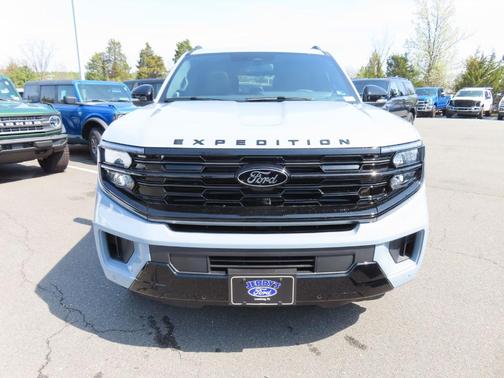 Glacier Gray Metallic 2026 Ford Expedition Platinum