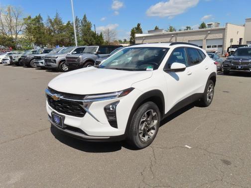 Summit White 2024 Chevrolet Trax LT