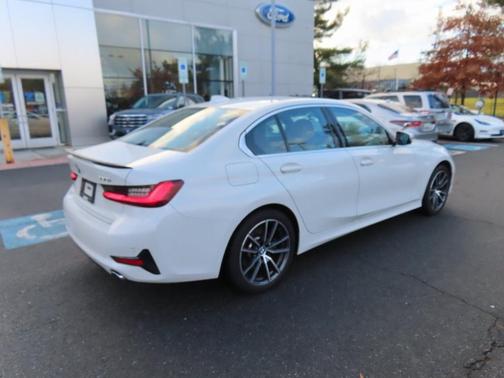 2022 BMW 330 i xDrive