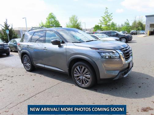 2023 Nissan Pathfinder SL