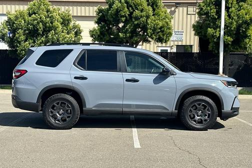 Sonic Gray Pearl 2025 Honda Pilot