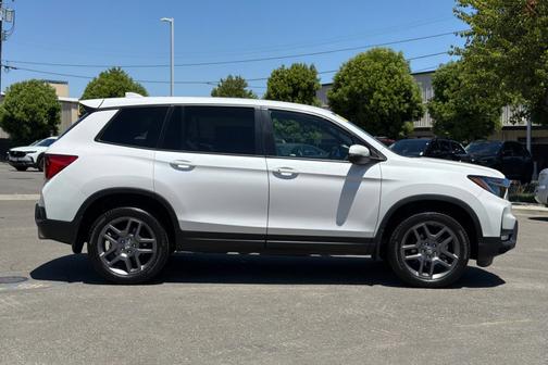 Platinum White Pearl 2023 Honda Passport