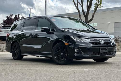 Crystal Black Pearl 2025 Honda Odyssey