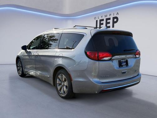 2018 Chrysler Pacifica Hybrid Limited