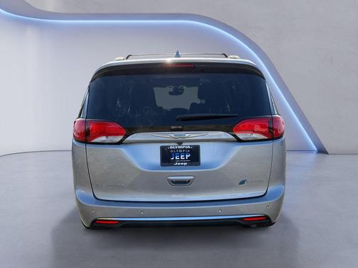 2018 Chrysler Pacifica Hybrid Limited