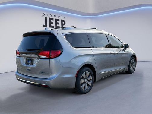 2018 Chrysler Pacifica Hybrid Limited