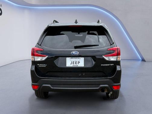 Crystal Black Silica 2023 Subaru Forester Premium