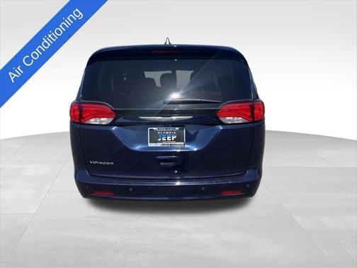 2020 Chrysler Voyager L