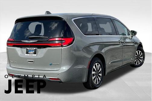 2022 Chrysler Pacifica Hybrid Touring L