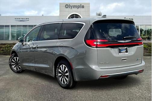 2022 Chrysler Pacifica Hybrid Touring L