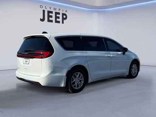 2026 Chrysler Pacifica L