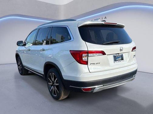 2022 Honda Pilot Touring 8-Passenger