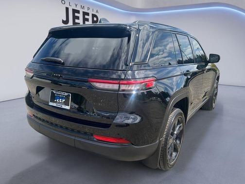 2025 Jeep Grand Cherokee Altitude