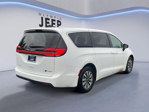 2024 Chrysler Pacifica Hybrid Select