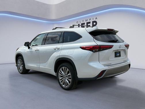 2023 Toyota Highlander Platinum