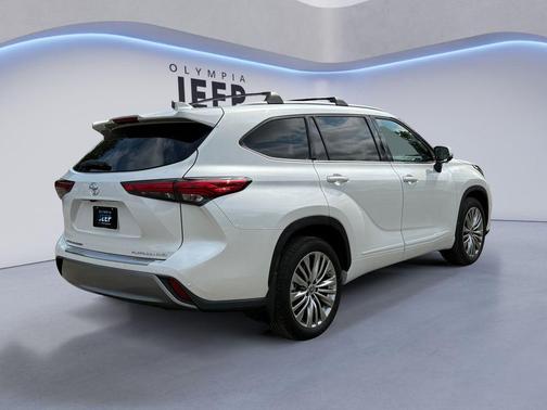 2023 Toyota Highlander Platinum