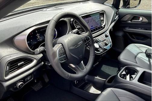 2025 Chrysler Pacifica Hybrid Select