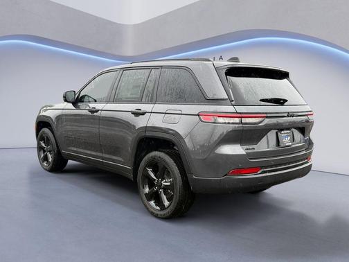 Baltic Gray Metallic Clearcoat 2025 Jeep Grand Cherokee Altitude
