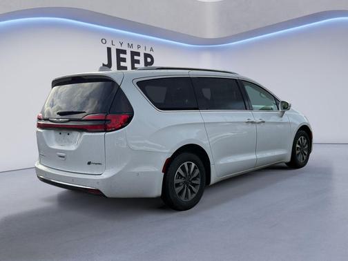 2021 Chrysler Pacifica Hybrid Touring L