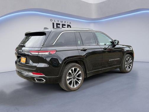 2022 Jeep Grand Cherokee Overland