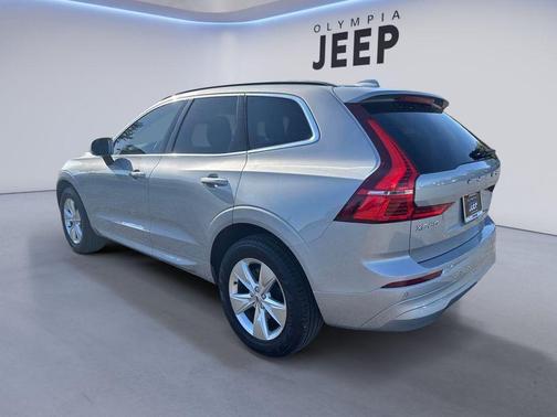 2022 Volvo XC60 B5 Momentum