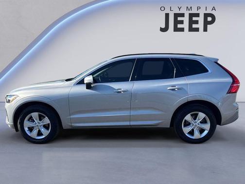 2022 Volvo XC60 B5 Momentum