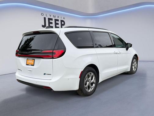 2024 Chrysler Pacifica Hybrid Premium S Appearance Pkg