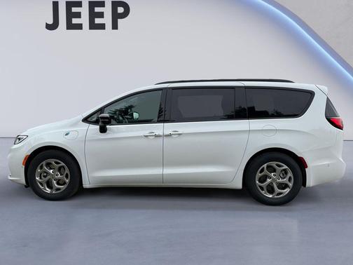 2024 Chrysler Pacifica Hybrid Premium S Appearance Pkg