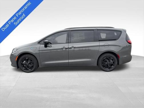 2025 Chrysler Pacifica Hybrid Premium S Appearance Pkg
