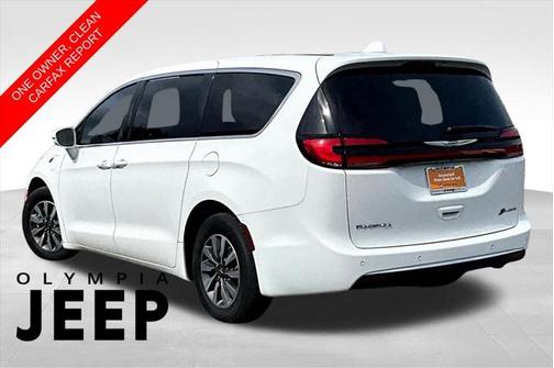 2022 Chrysler Pacifica Hybrid Touring L