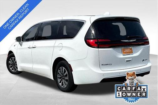 2022 Chrysler Pacifica Hybrid Touring L