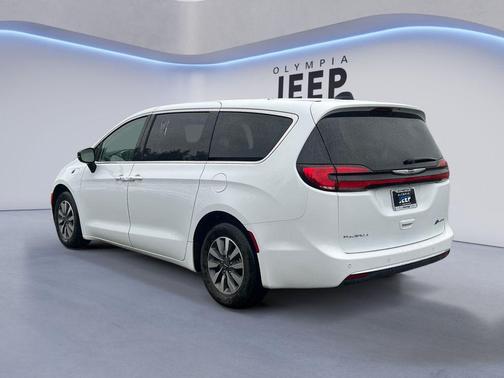 2024 Chrysler Pacifica Hybrid Select