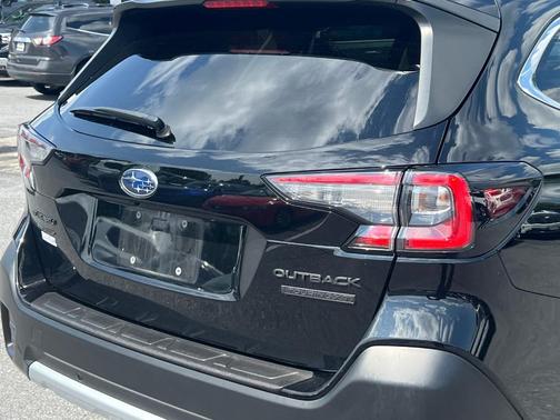 2022 Subaru Outback Touring XT