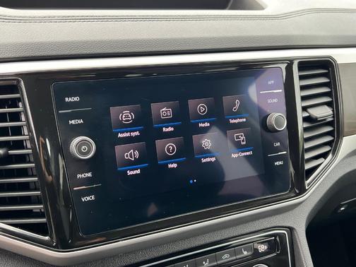 2022 Volkswagen Atlas 3.6L SE w/Technology