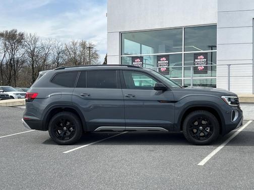 2025 Volkswagen Atlas 2.0T Peak Edition