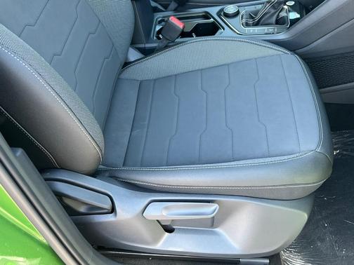 2025 Volkswagen Taos 1.5T SE Black