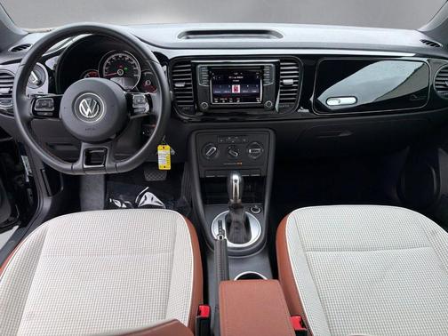 Deep Black Pearl Effect 2017 Volkswagen Beetle 1.8T Classic