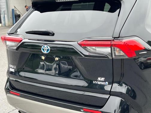 2022 Toyota RAV4 Hybrid SE